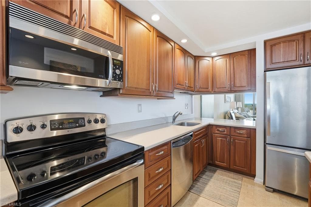 4223 Bay Beach LN 4F-2
