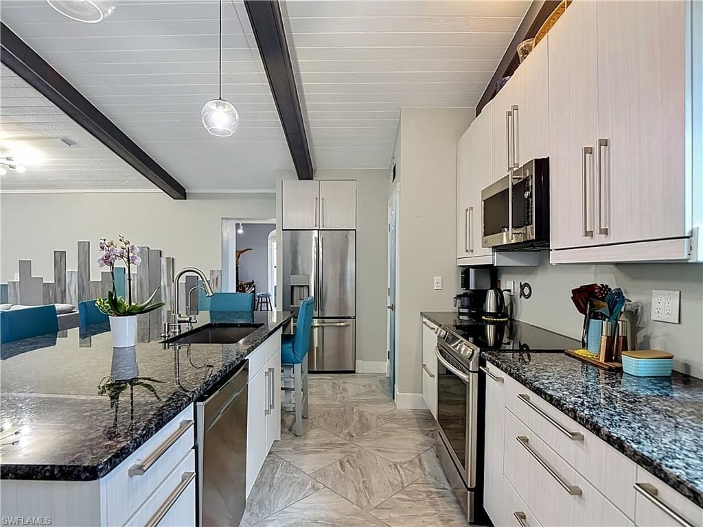 6284 Scott LN-9