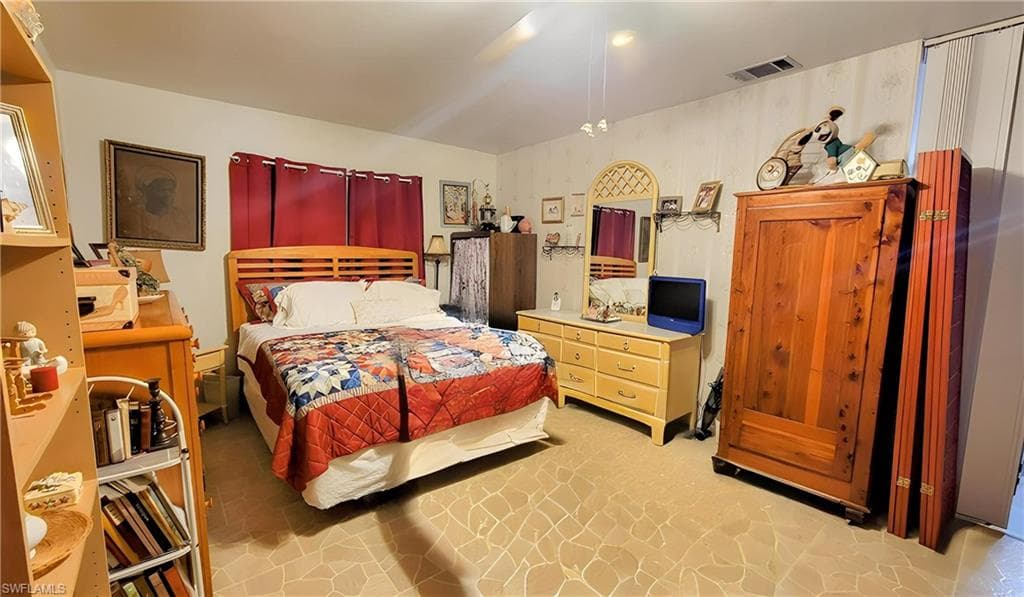4001 Bishop CIR-8