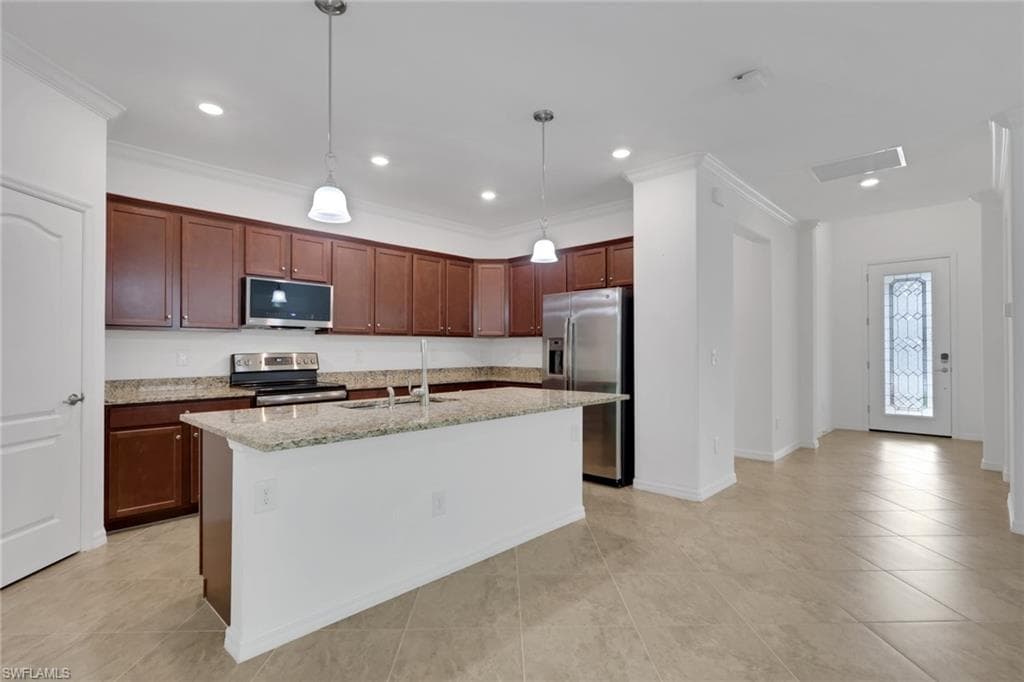 9469 Foxglove LN-6