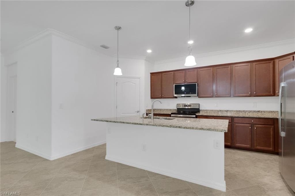 9469 Foxglove LN-7