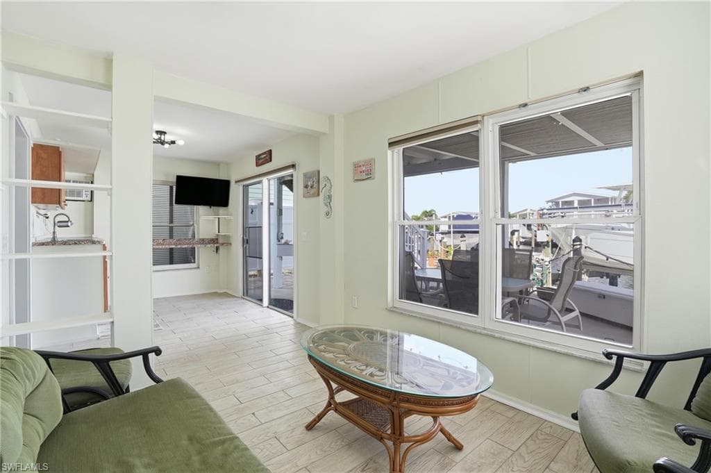 850 Oak ST-17