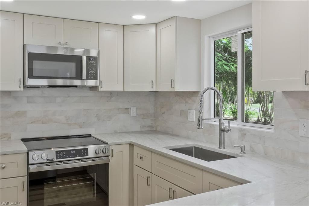 1755 Oakley AVE-12