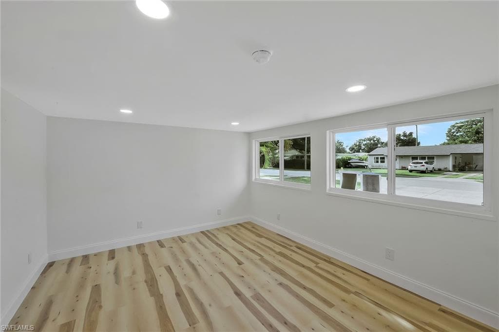 1755 Oakley AVE-15