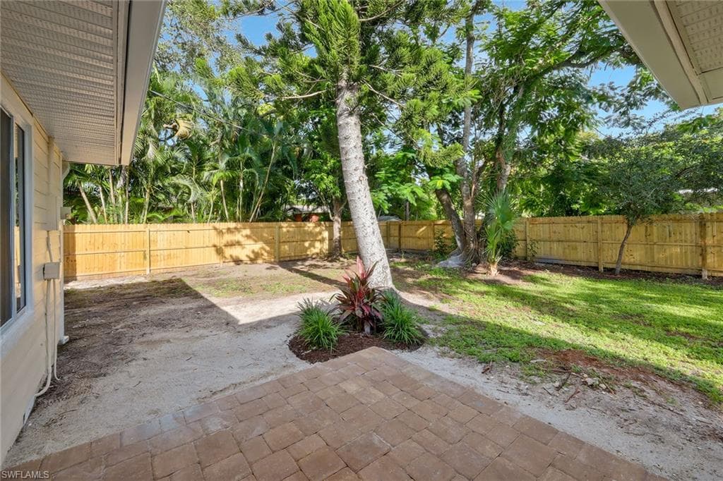 1755 Oakley AVE-29