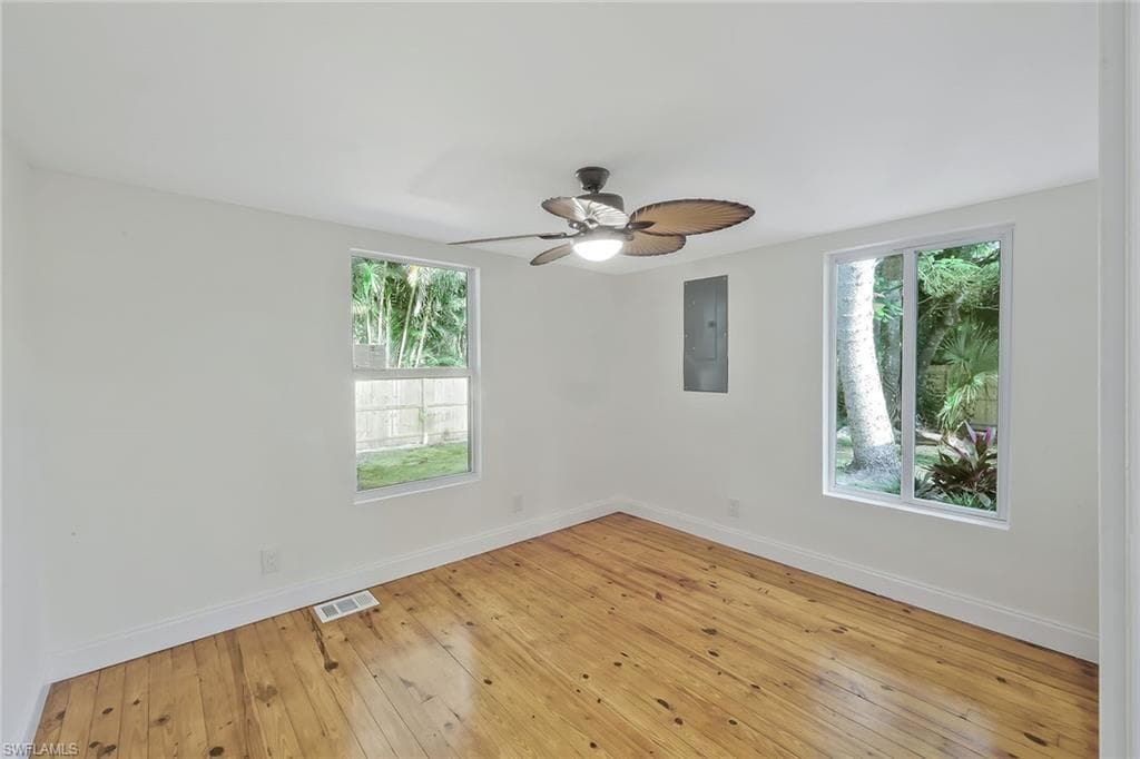 1755 Oakley AVE-20