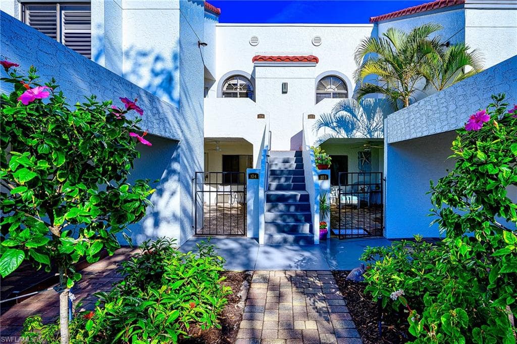 613 BEACHWALK CIR 203-1
