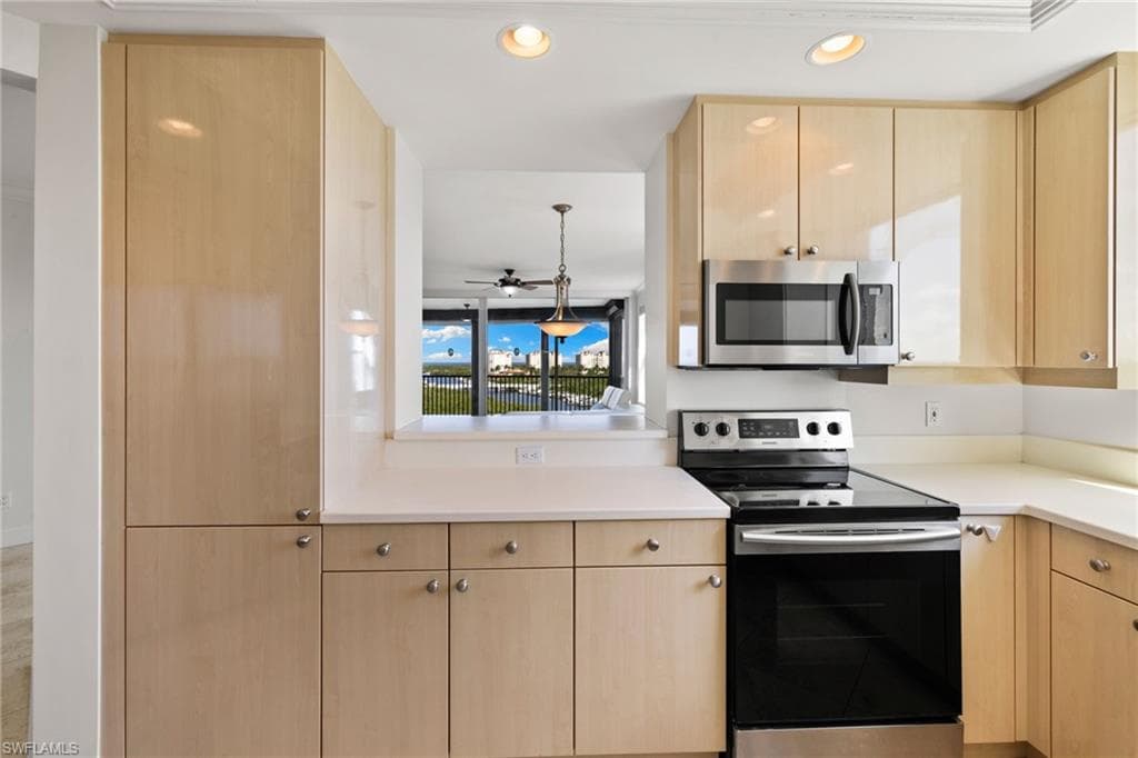 420 Cove Tower DR 804-27