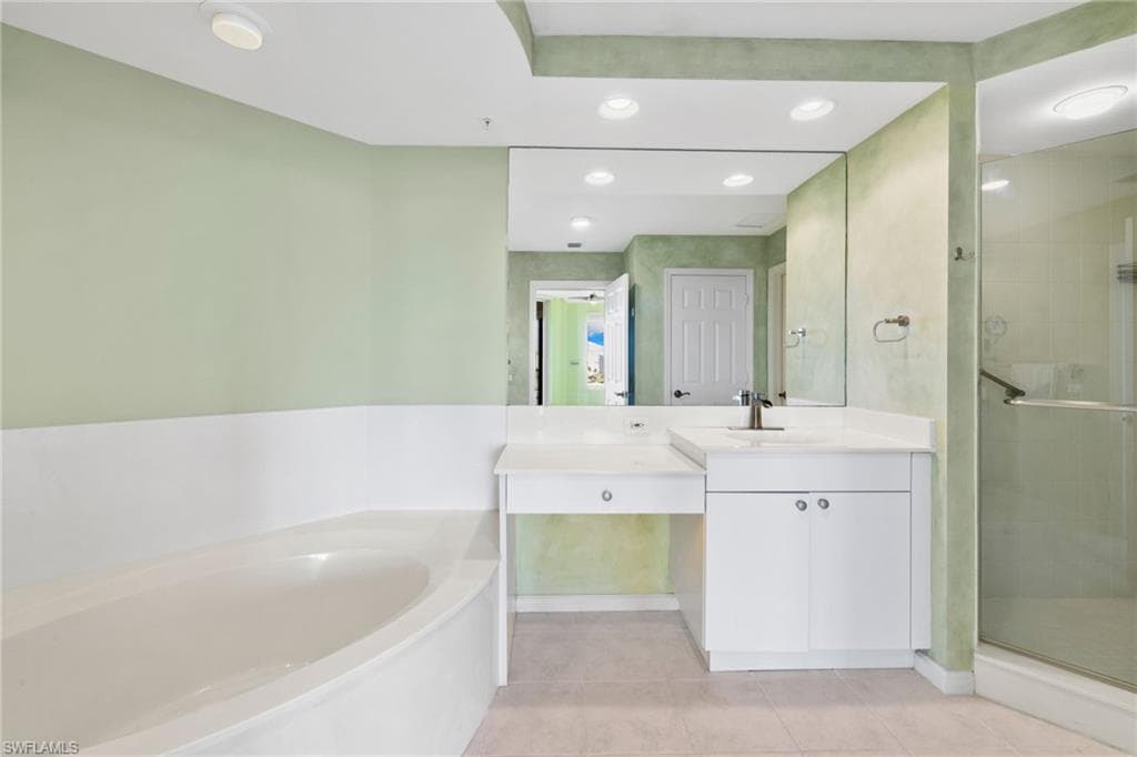 420 Cove Tower DR 804-19