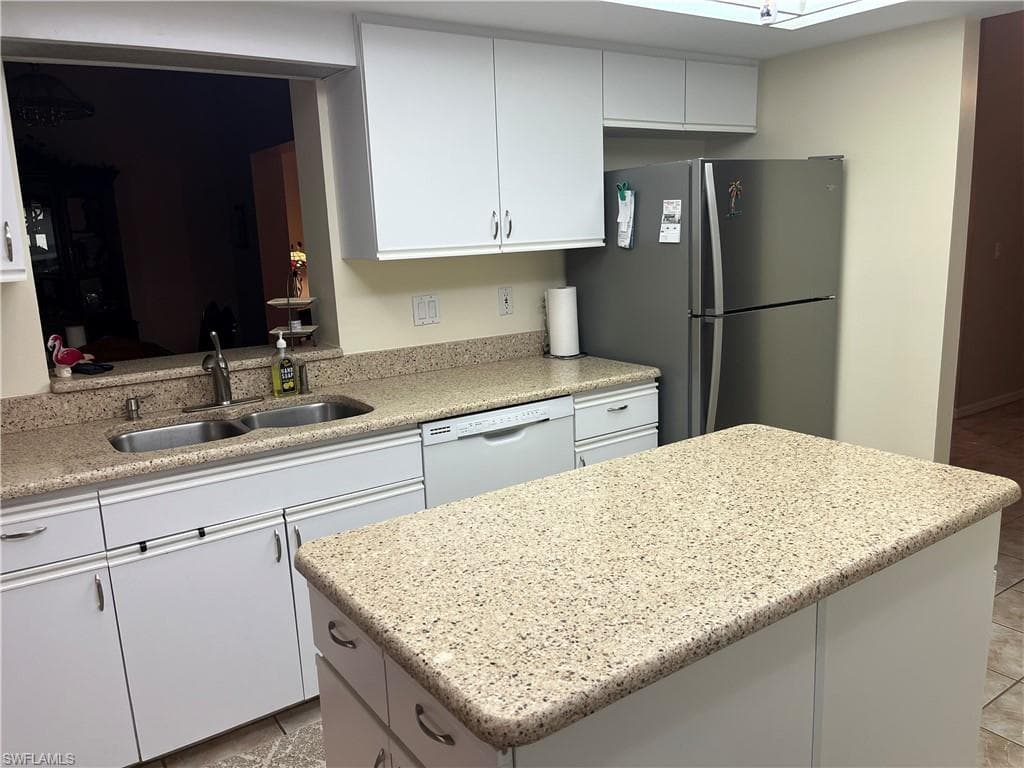 3289 Clubview DR-16