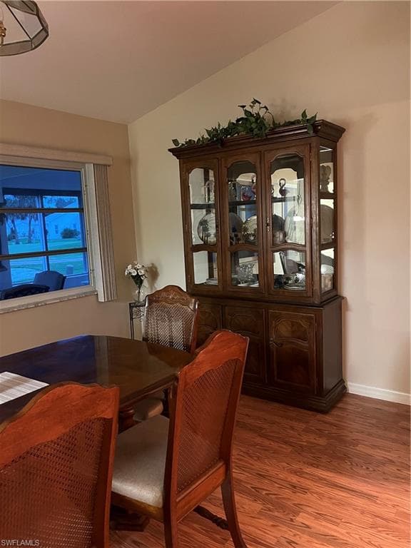 3289 Clubview DR-20