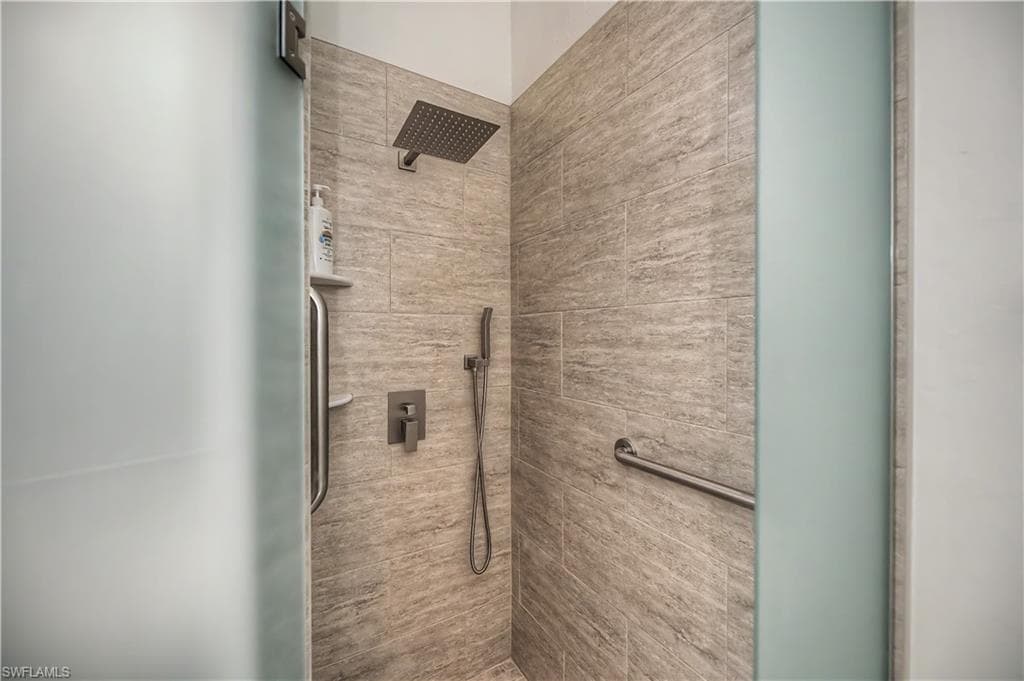 3289 Clubview DR-34