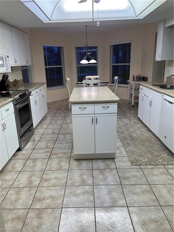 3289 Clubview DR-14