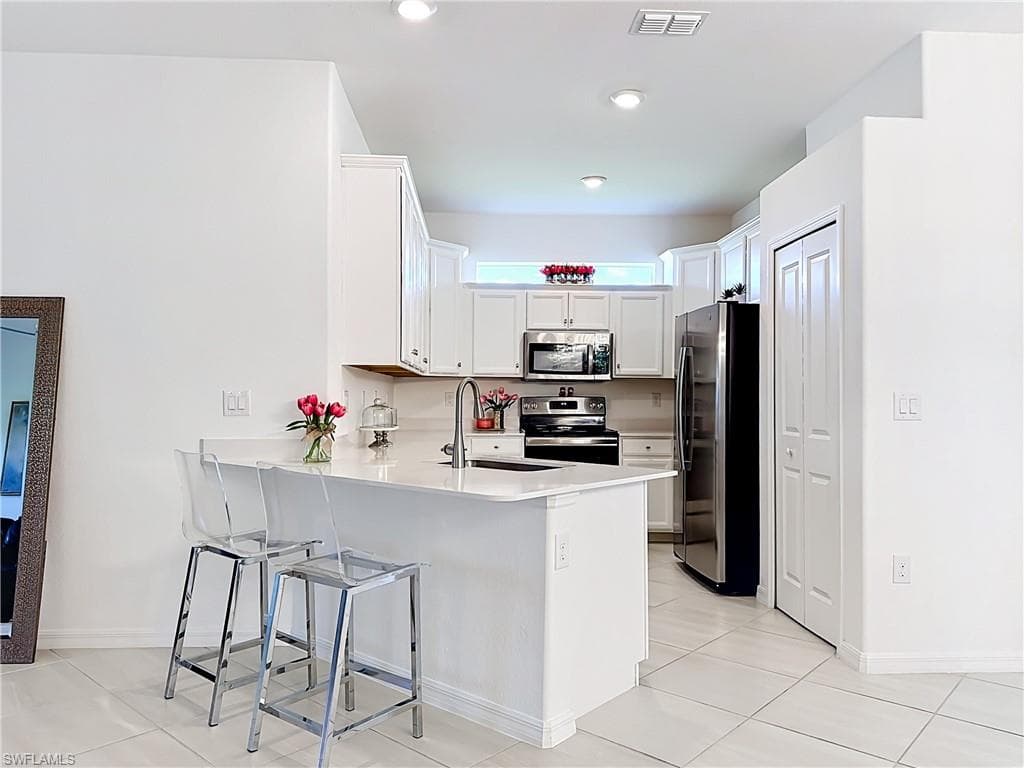 2558 Vine AVE-17