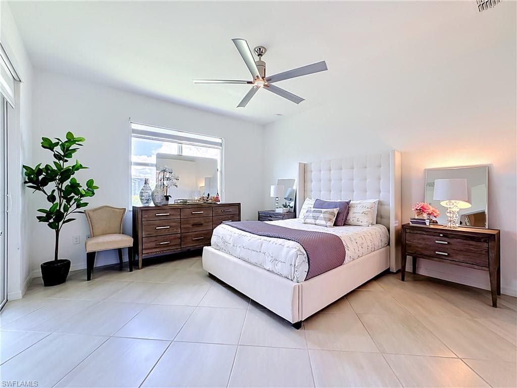 2558 Vine AVE-28