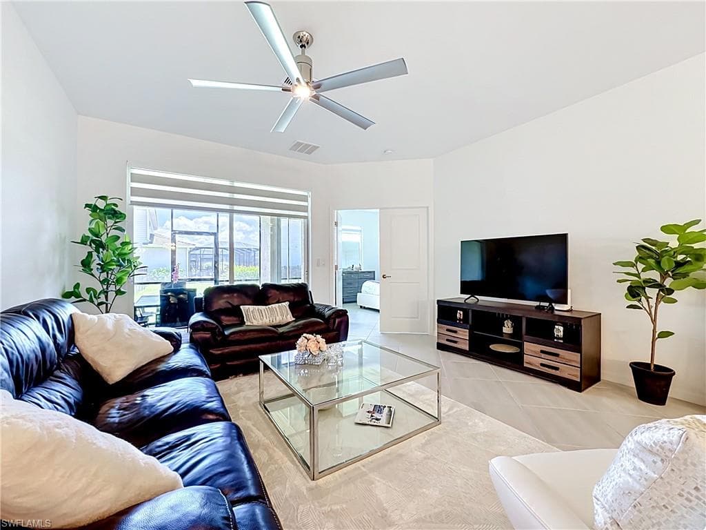 2558 Vine AVE-20