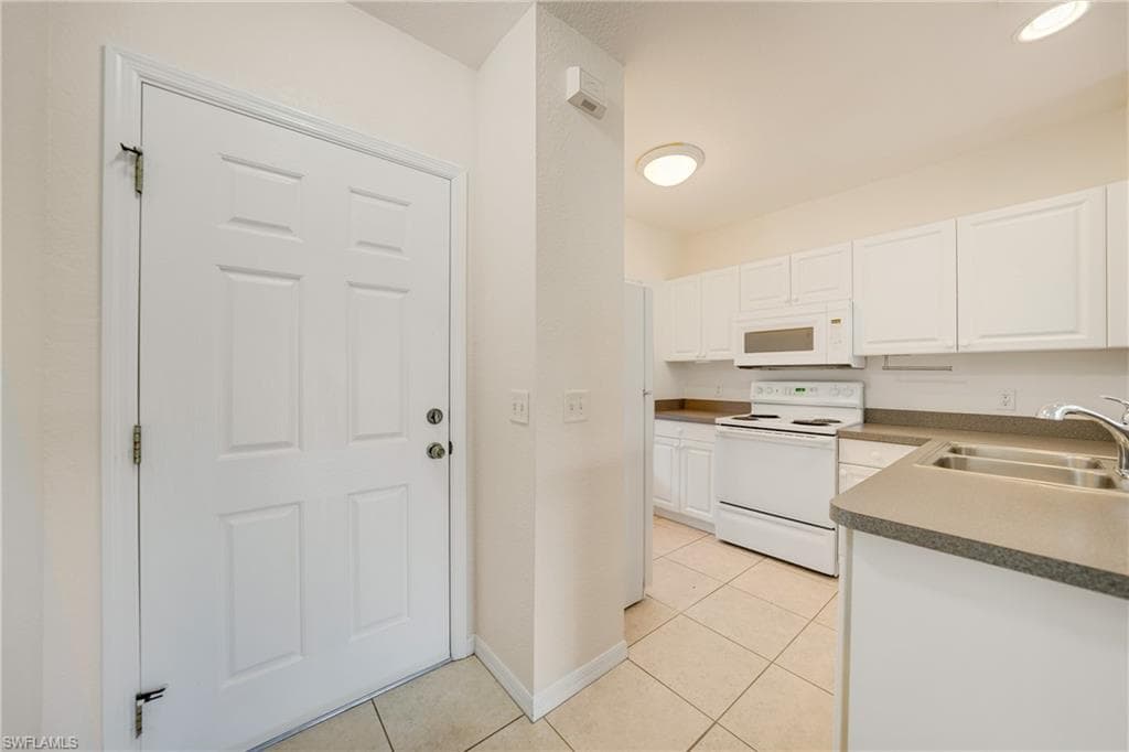 2061 Willow Hammock CIR 105-6