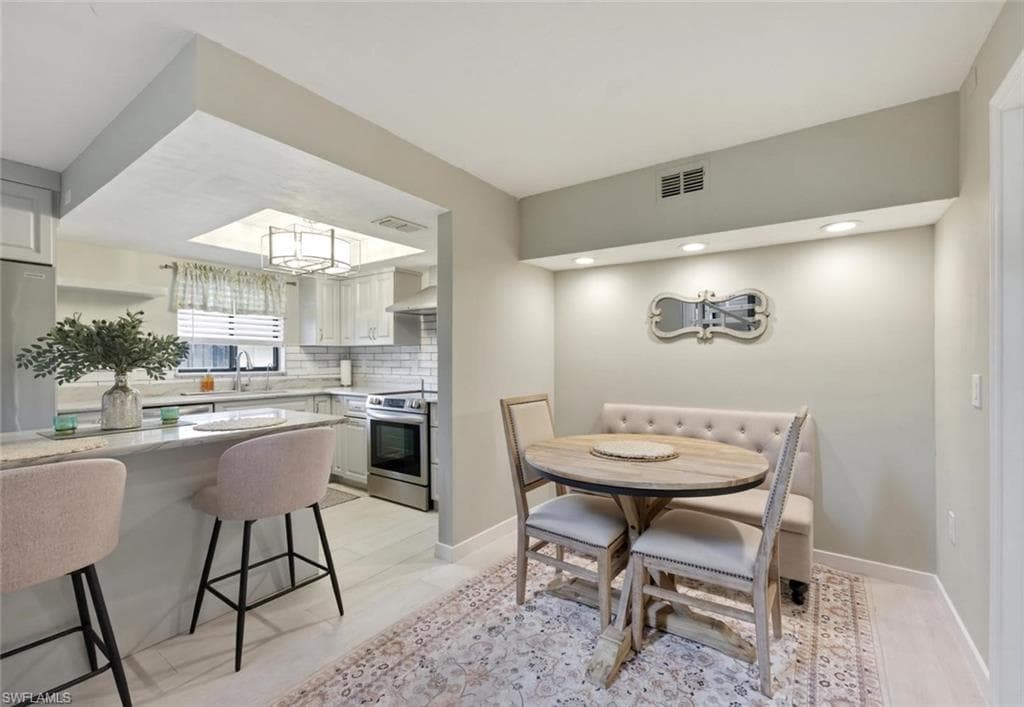 16001 Amberwood Lake CT 1-8