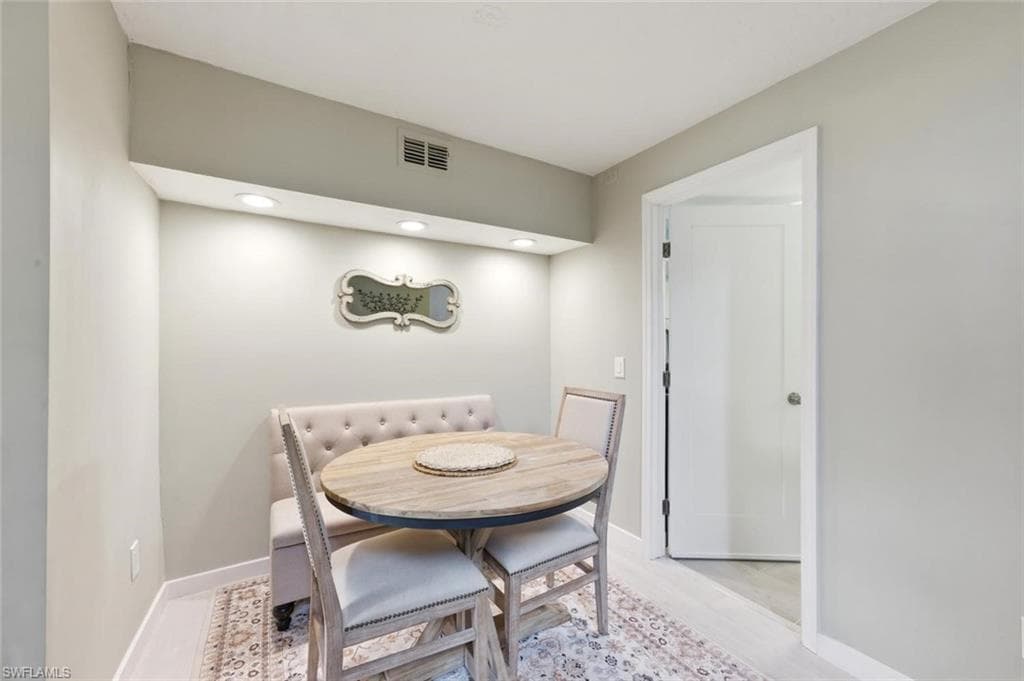 16001 Amberwood Lake CT 1-9