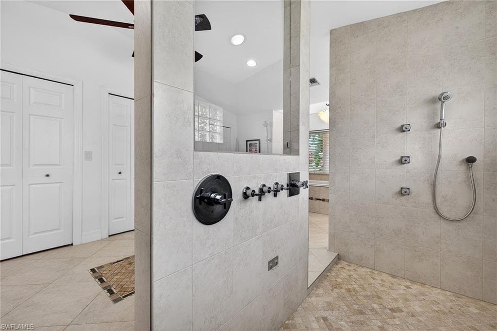 8390 Riviera AVE-26
