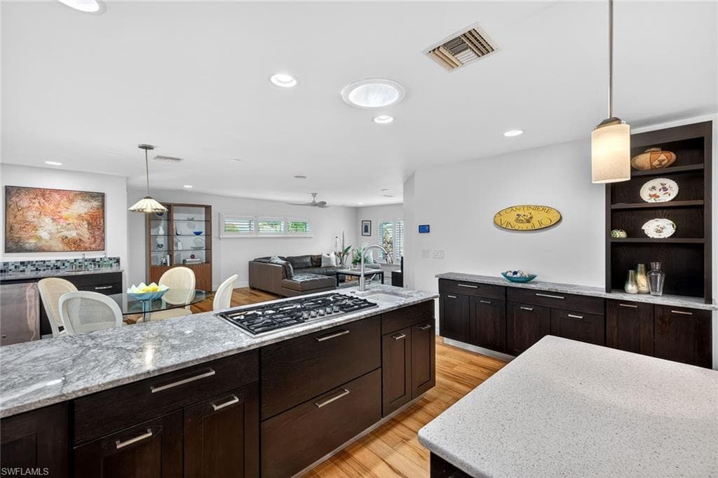 8390 Riviera AVE-11
