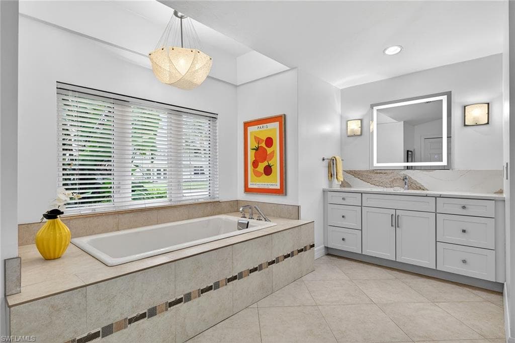 8390 Riviera AVE-23