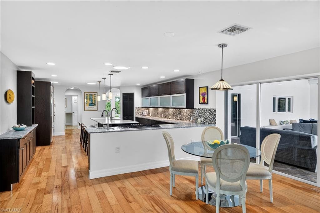 8390 Riviera AVE-14