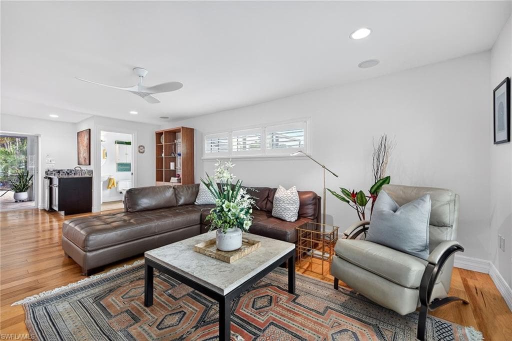 8390 Riviera AVE-18
