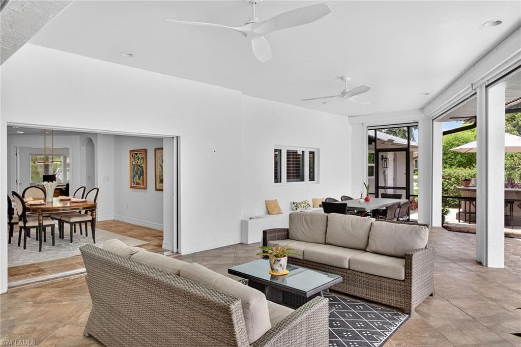 8390 Riviera AVE-38