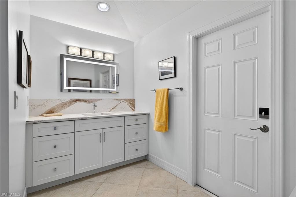 8390 Riviera AVE-24