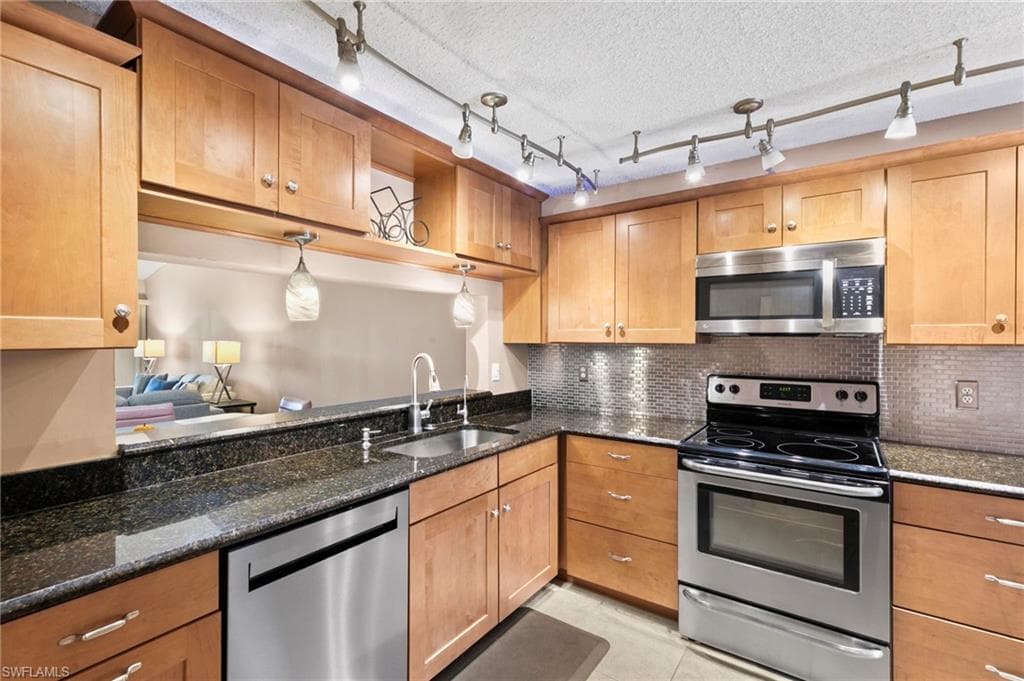 236 Pebble Beach CIR A202-6