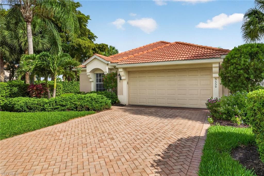 9550 Hemingway LN-37