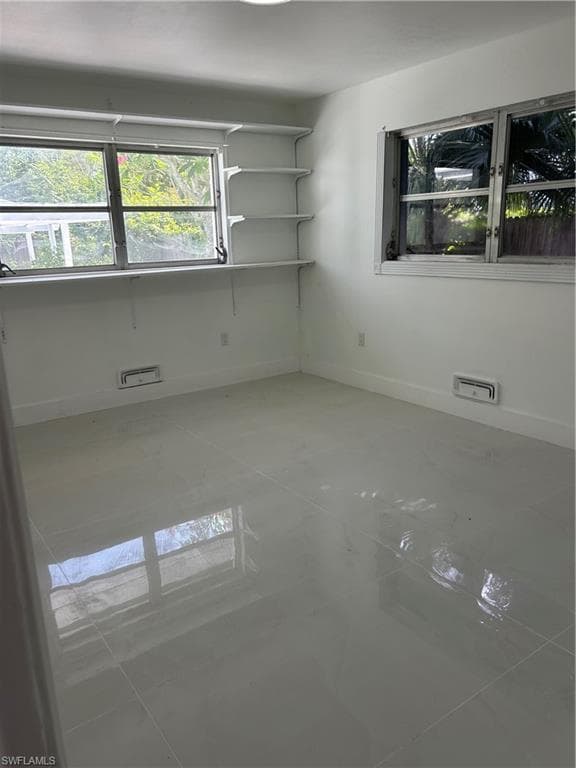 1331 Almeria AVE-13