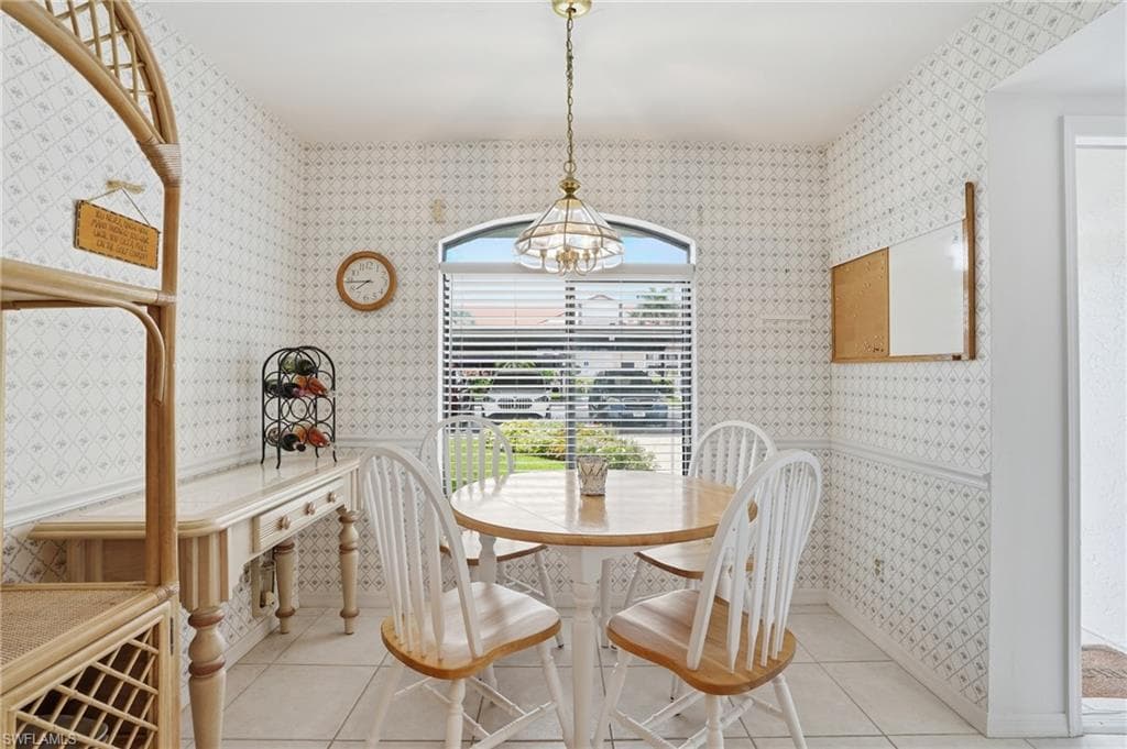 7300 Coventry CT 606-10