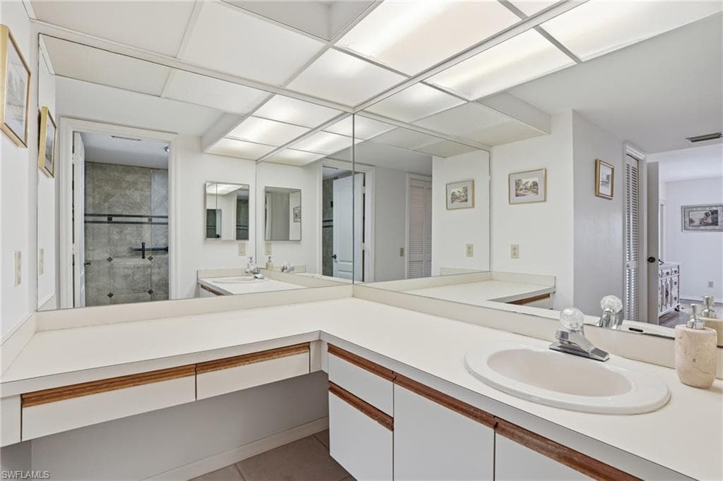 7300 Coventry CT 606-18