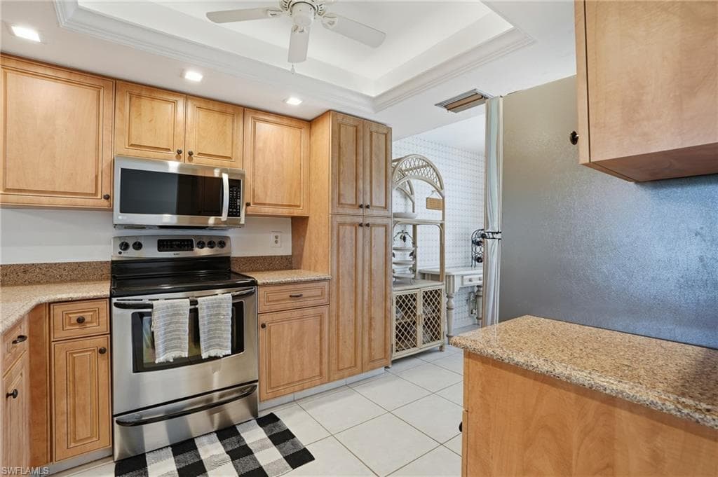 7300 Coventry CT 606-7