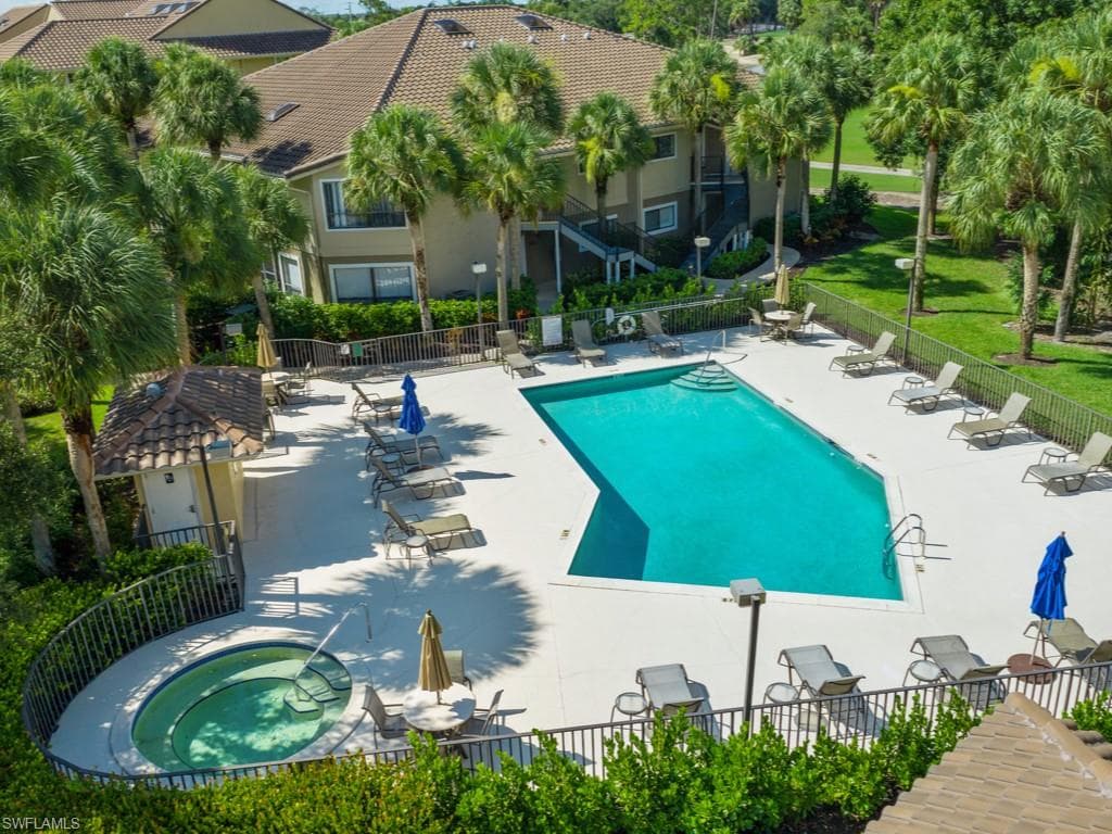 82 Cypress View DR-33