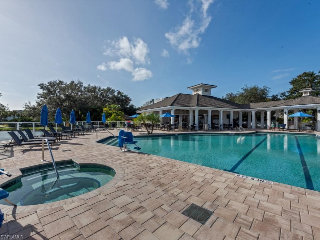 82 Cypress View DR-32