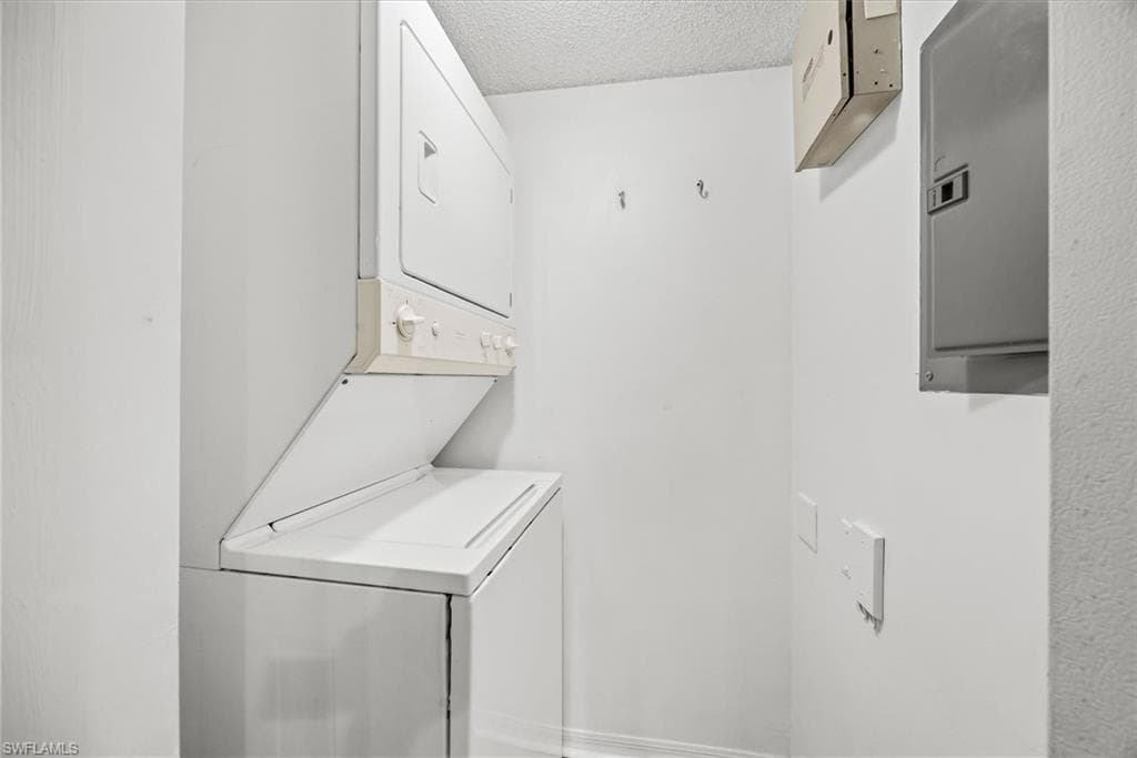 1590 S 42ND CIR 209-21