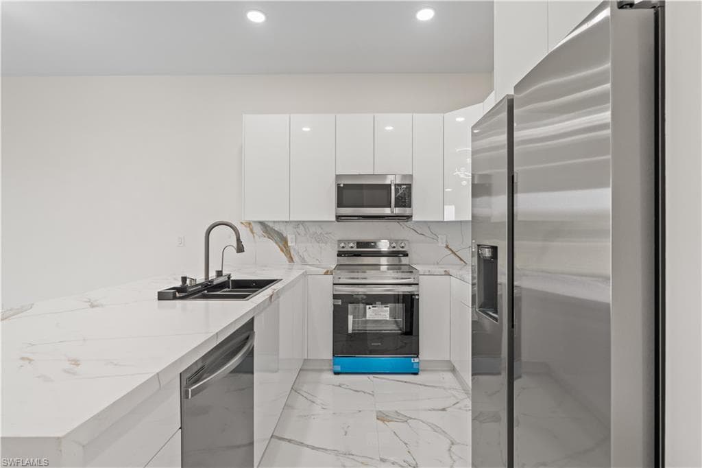 430 Petite AVE-23