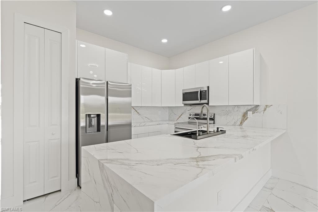 430 Petite AVE-43