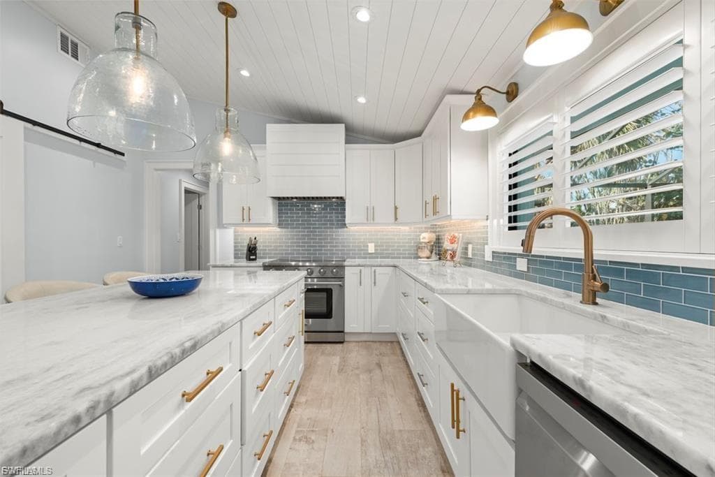 4775 Rue Helene-12