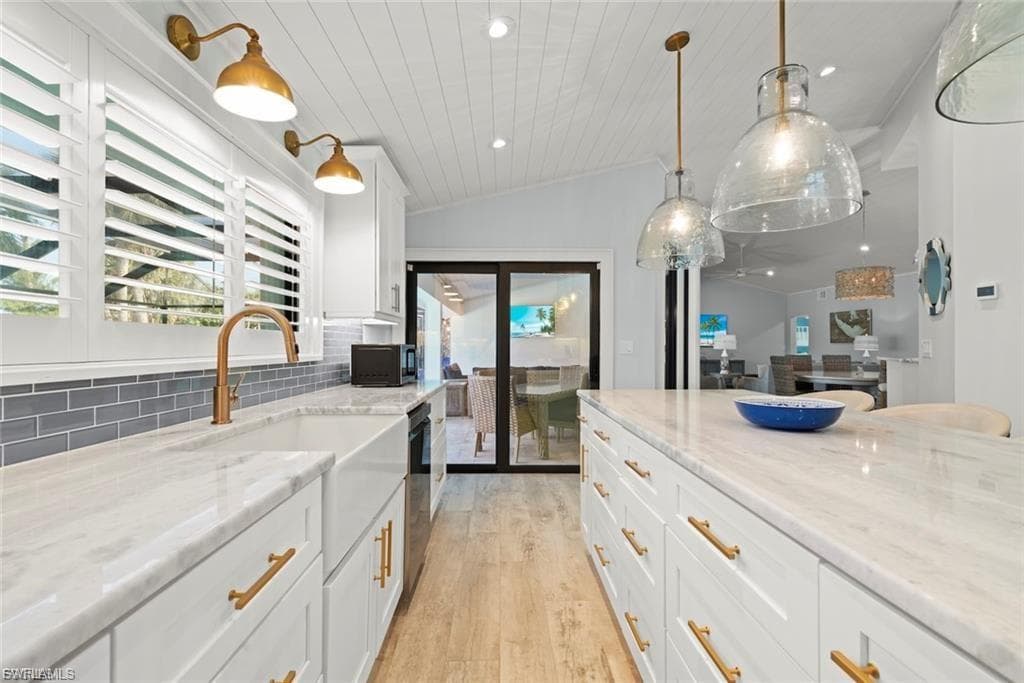 4775 Rue Helene-15