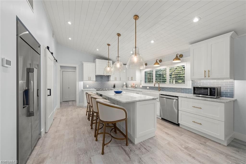4775 Rue Helene-11