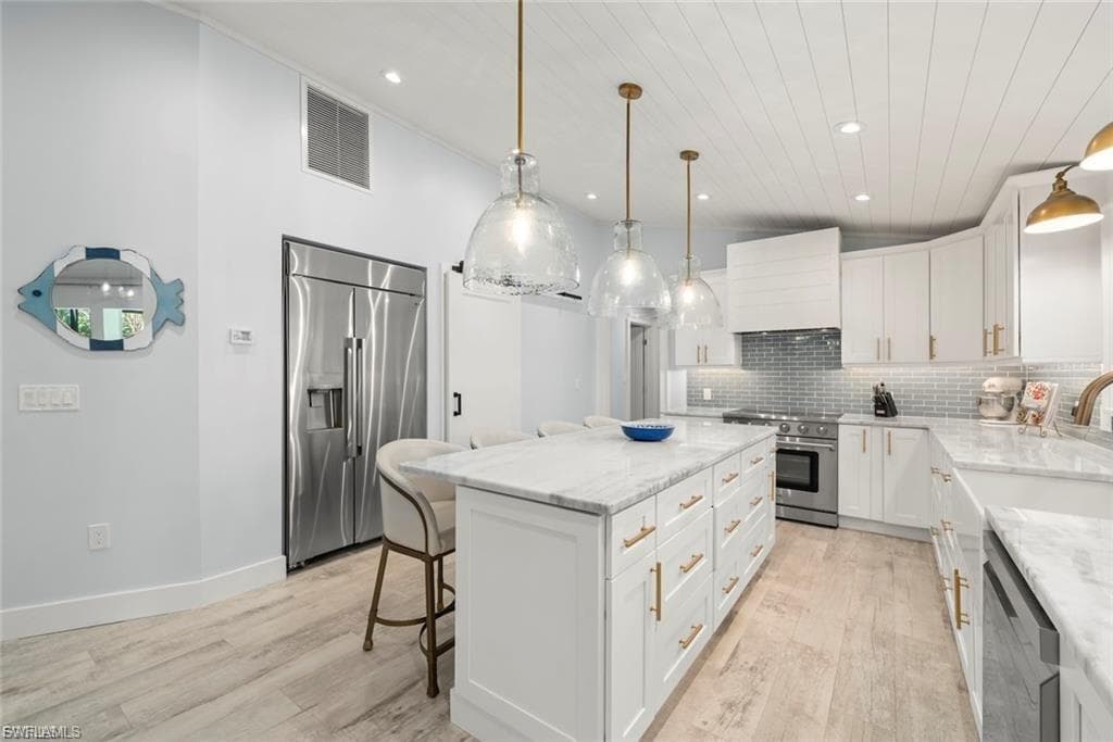 4775 Rue Helene-13