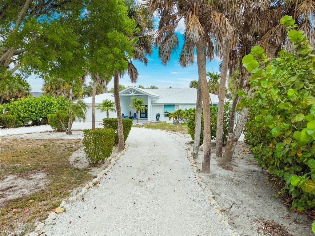 4775 Rue Helene-48