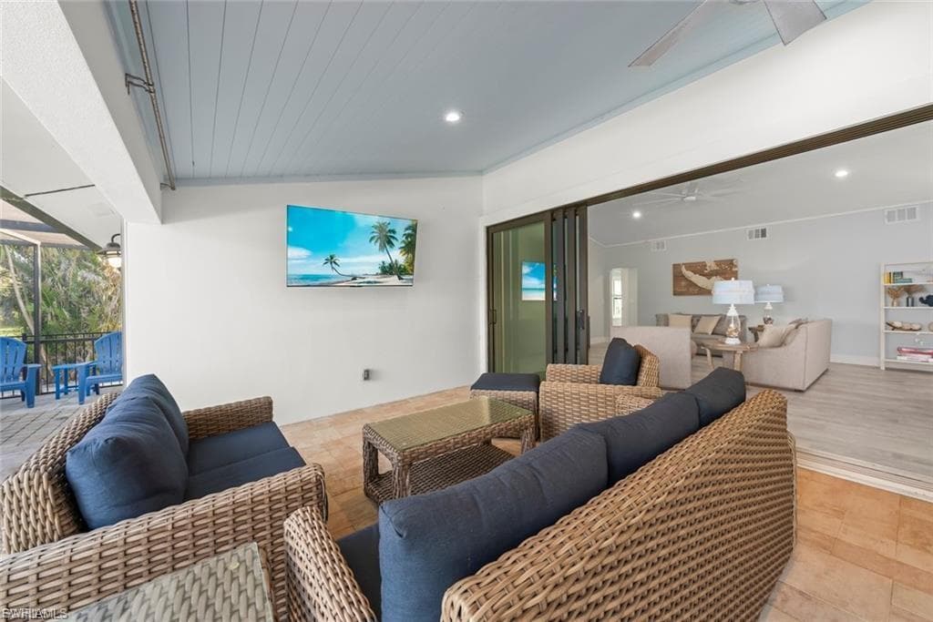 4775 Rue Helene-36