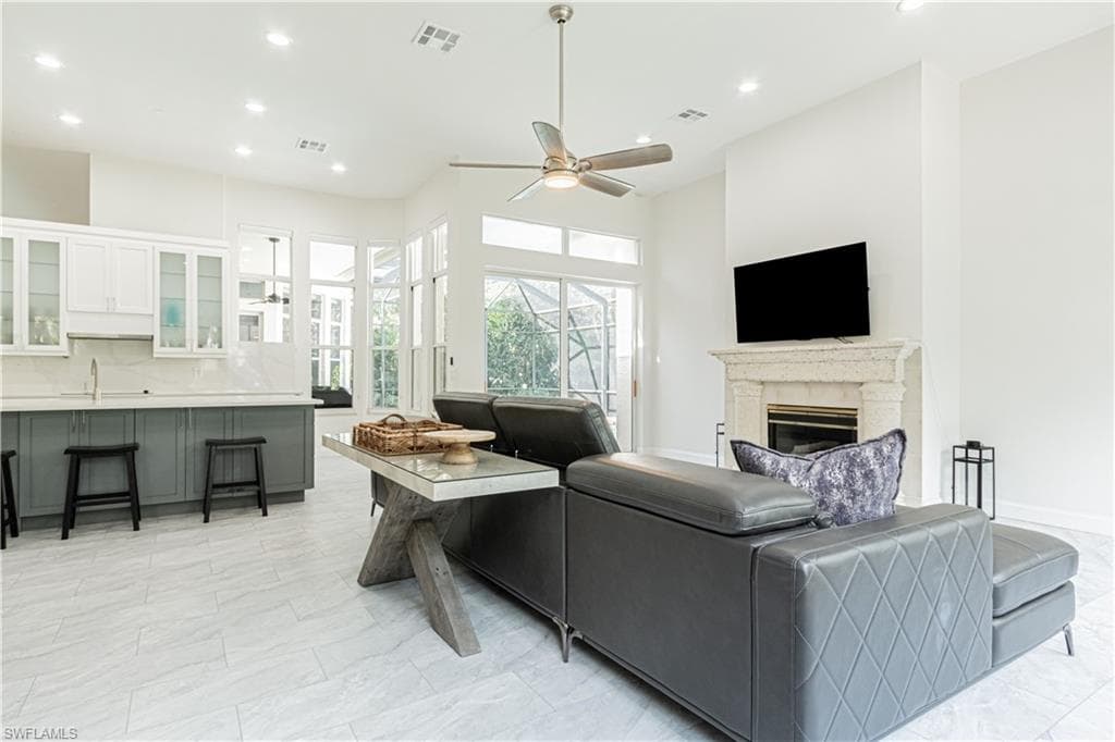 3310 Riverpark CT-15