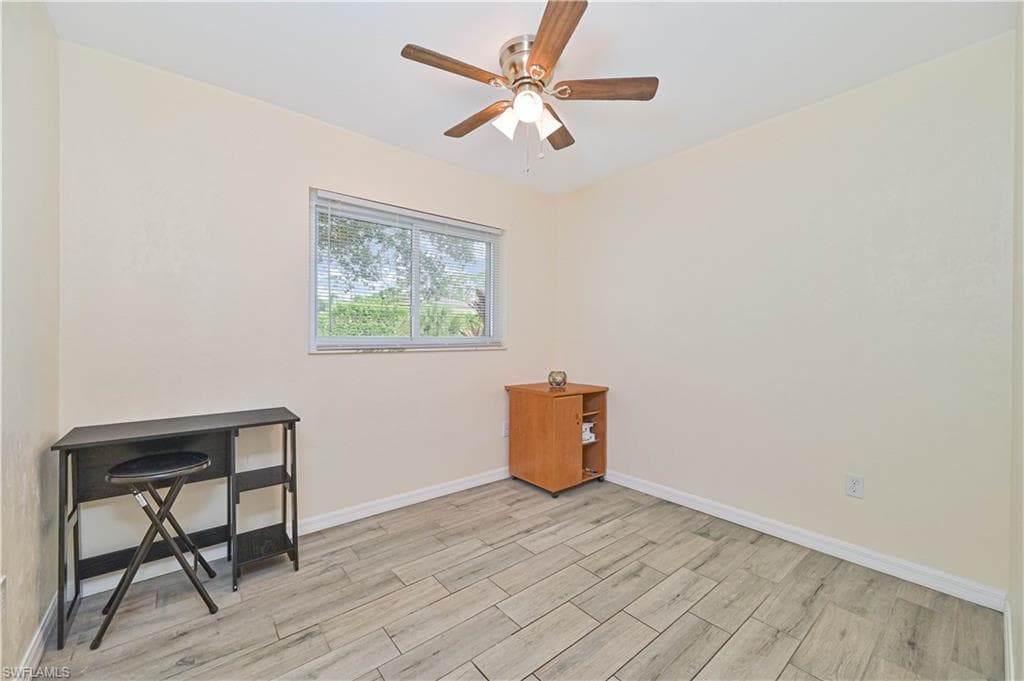 1130 Travis AVE-16