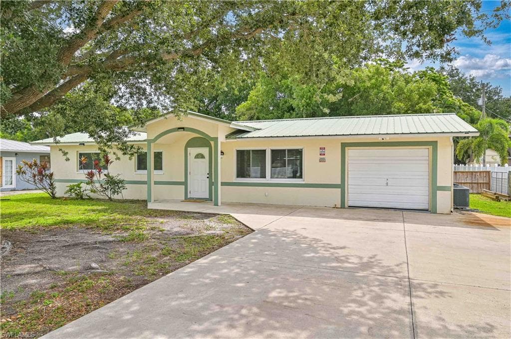1130 Travis AVE-1